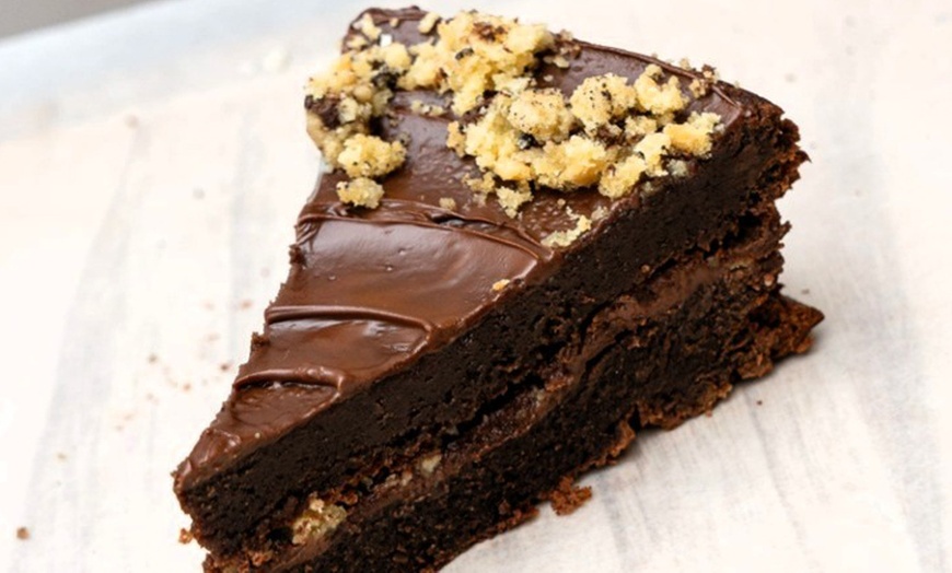 Image 3: Tarta de queso, zanahoria o chocolate de 2 kg para cualquier ocasión 