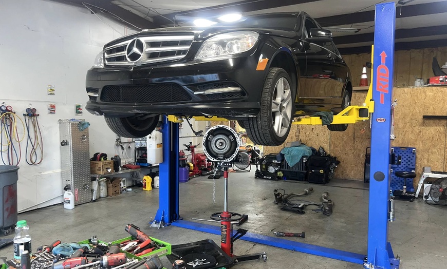 Image 4: Get the Best Price in Oil Change w/Point Maintenance Check INCLUDED