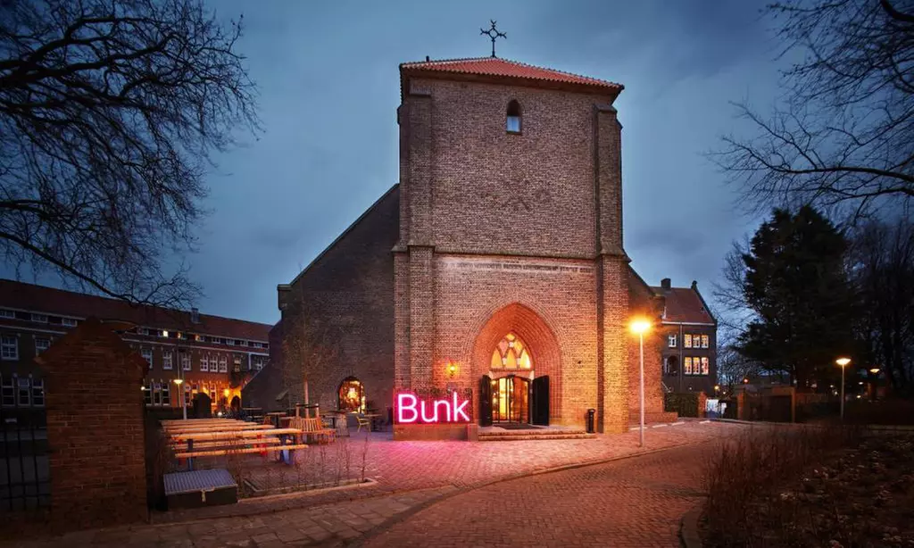 Amsterdam: tweepersoonskamer of pod met ontbijt