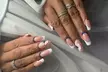 Uñas acrílicas con permanente y decoración o manicura y pedicura para 1 persona, ahorra un 50% - Image 2