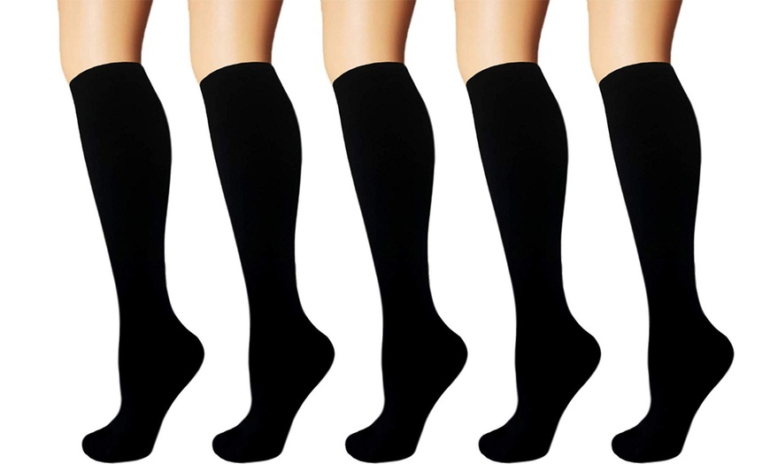 Image 8: Solid Knee-High Compression Socks for Men & Women Graduated 15-20 mmHg (5-Pairs)