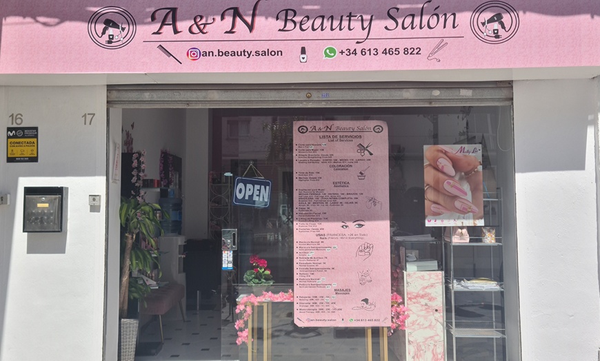 Image 3: ¡Uñas *ready*! Manicura y/o pedicura con esmaltado semipermanente