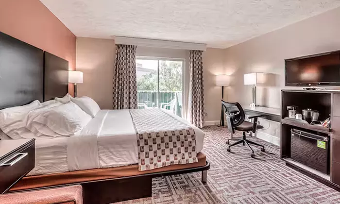 Member Pricing: Inn of Naples, Tapestry Collection by Hilton