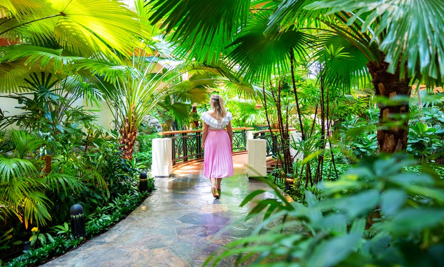 Image 7: 5*Dubai: One-Night Stay with Breakfast and Waterpark Access