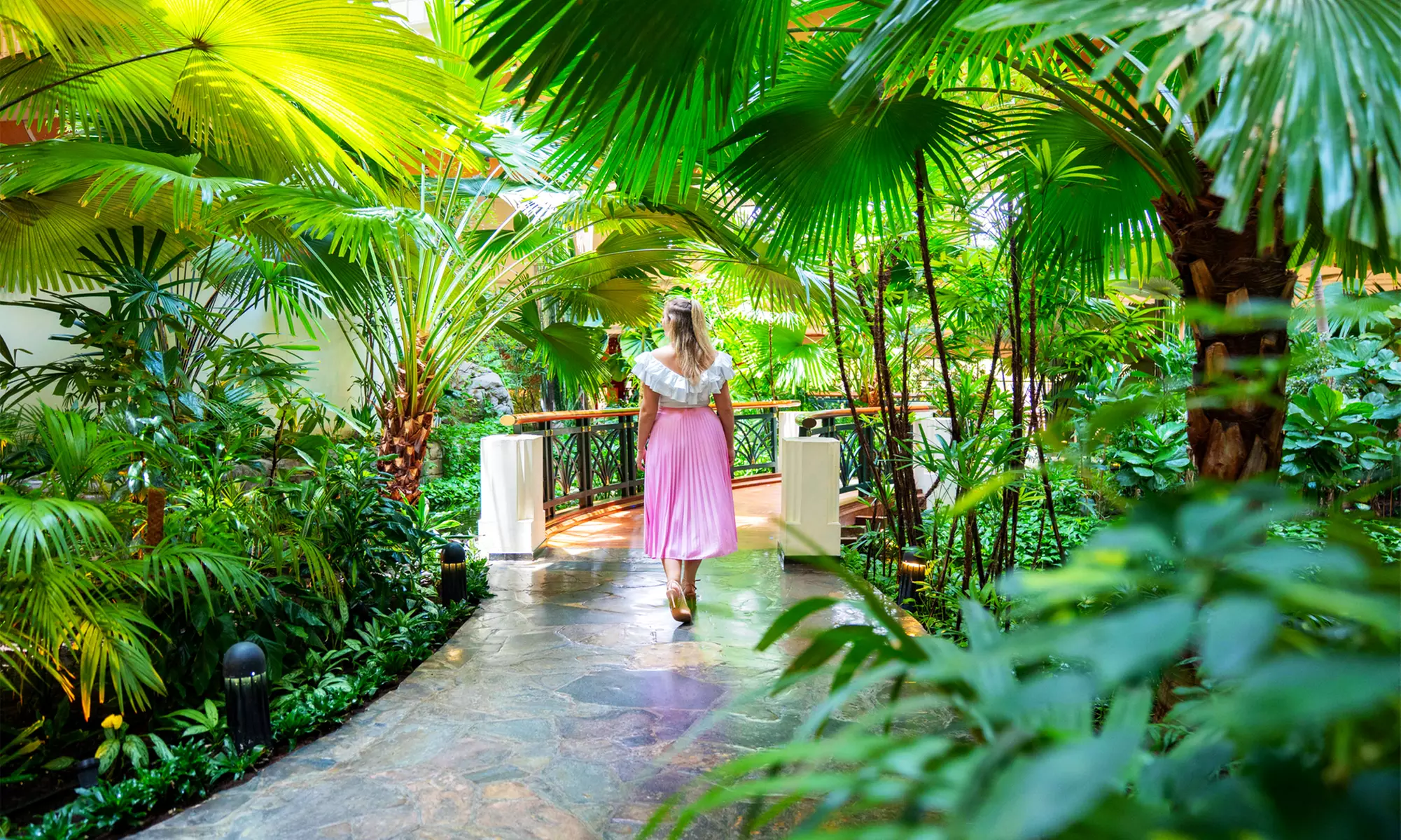 5*Dubai: One-Night Stay with Breakfast and Waterpark Access