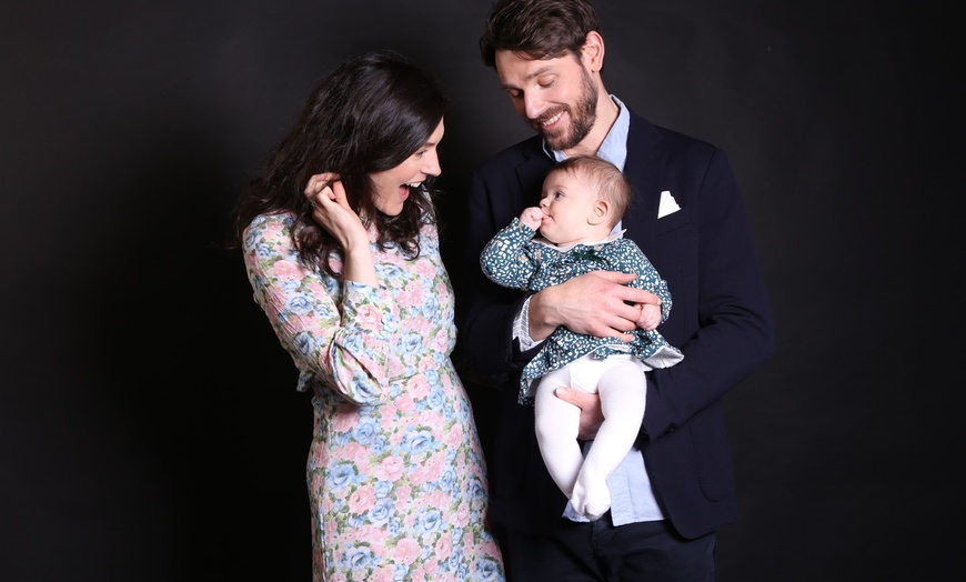 Image 4: Family Photoshoot with Two Prints