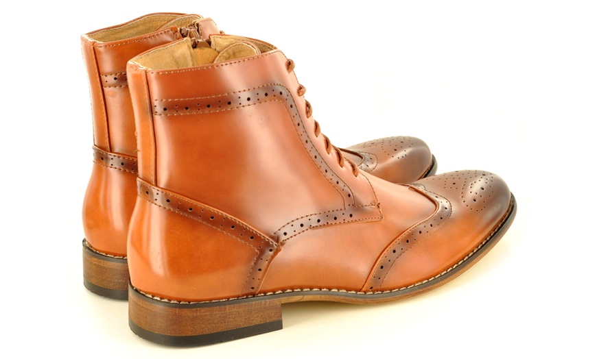 Image 14: Men's Round Toe Brogue Boots