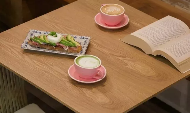 Date un festín con un brunch con platos salados y dulces en Succu