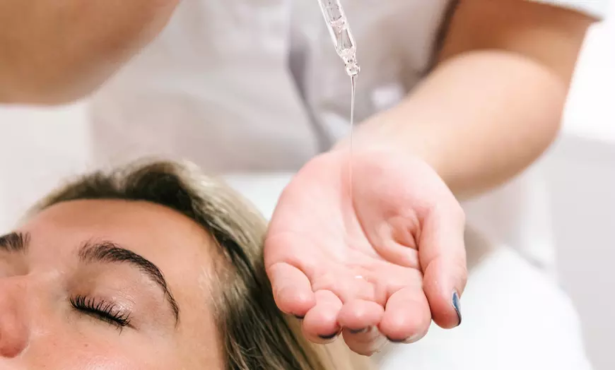 Image 2: Ga voor een babyzachte huid met een gezichtbehandeling naar keuze