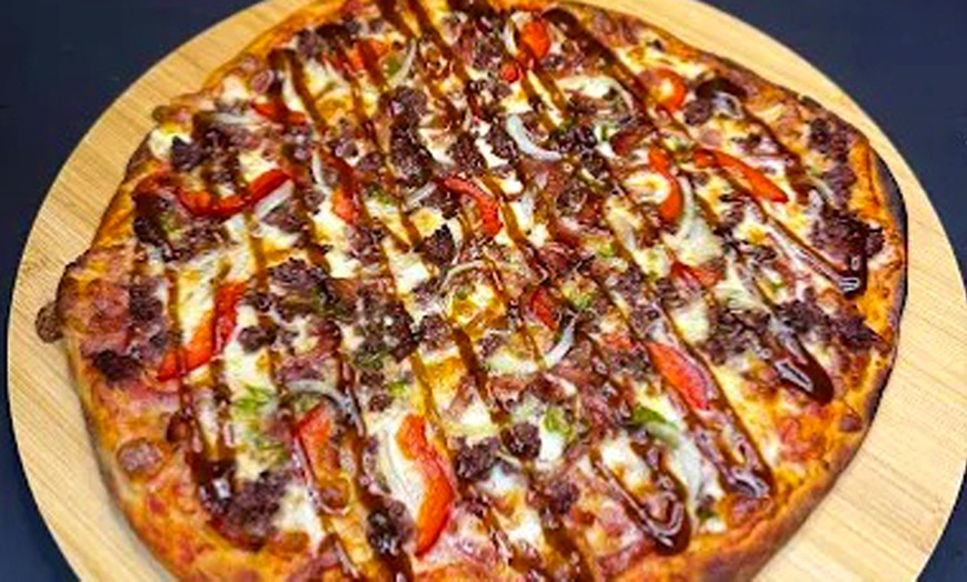 Image 7: Menú de pizza o hamburguesa con patatas y bebida para 2 o 4 personas