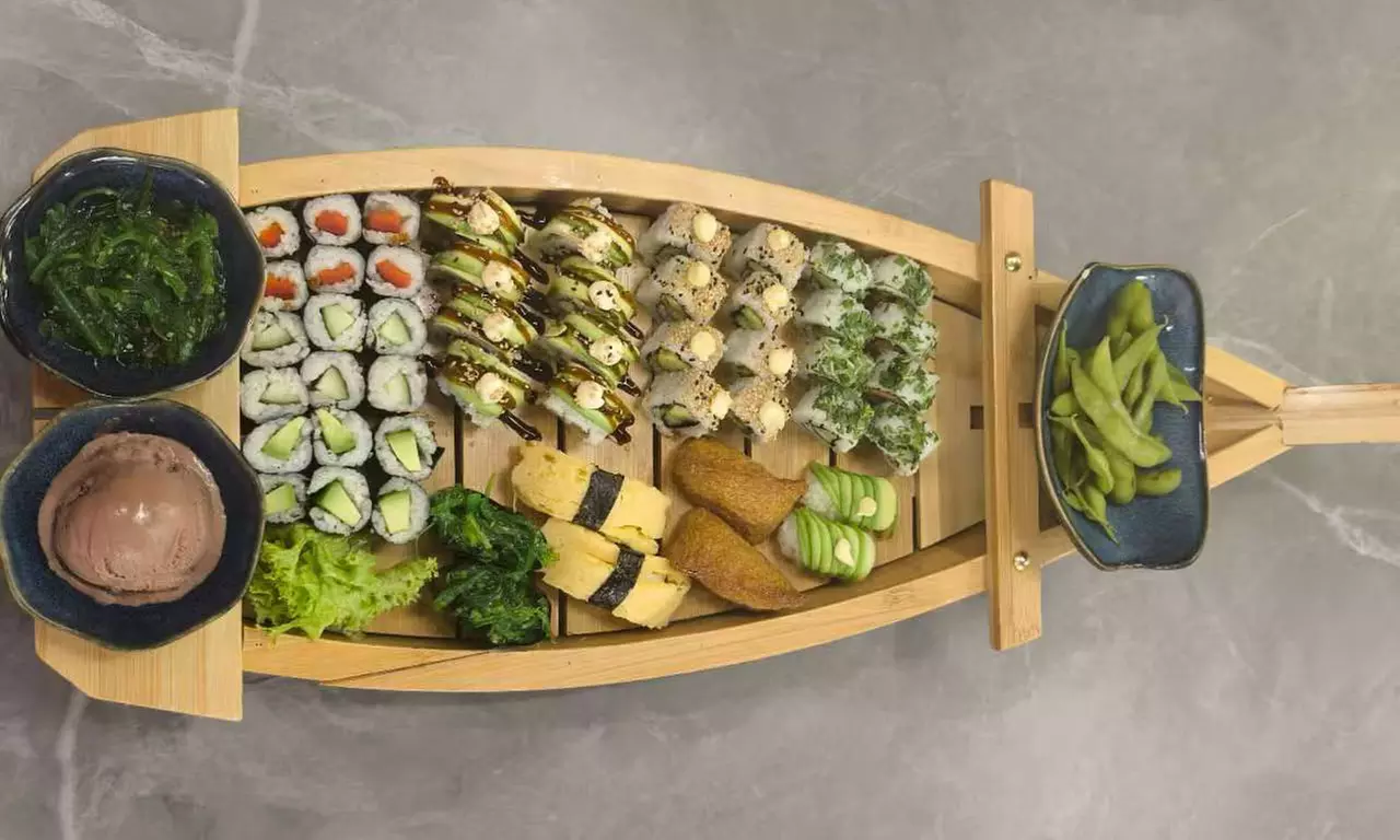 Sushi-Platte nach Wahl inkl. Beilage und Eis für 2 oder 4 Personen