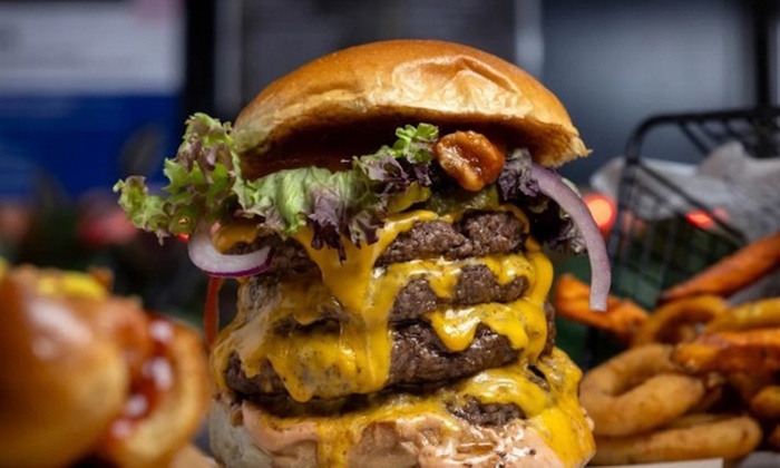 Burger nach Wahl inkl. Pommes für 1 - 4 Personen