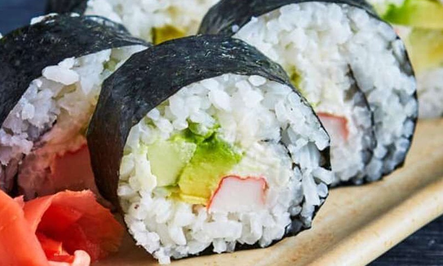 Image 12: Menú de sushi salado o dulce para 2 para el local o para recoger