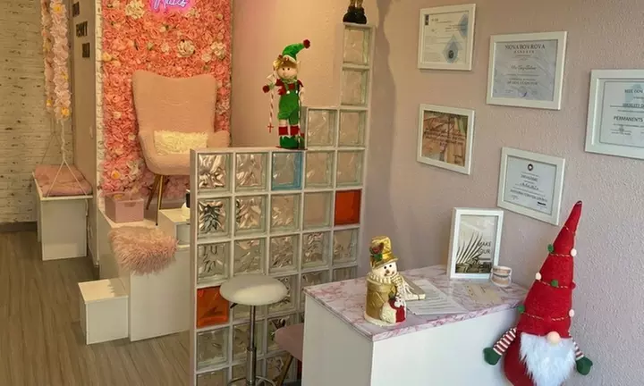 Extensión de pestañas con diseño de cejas y depilación de labios-cejas