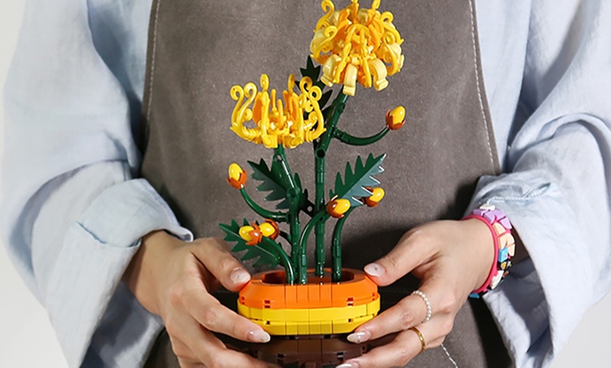 Image 9: LEGO Inspired Flowers Building Blocks Set