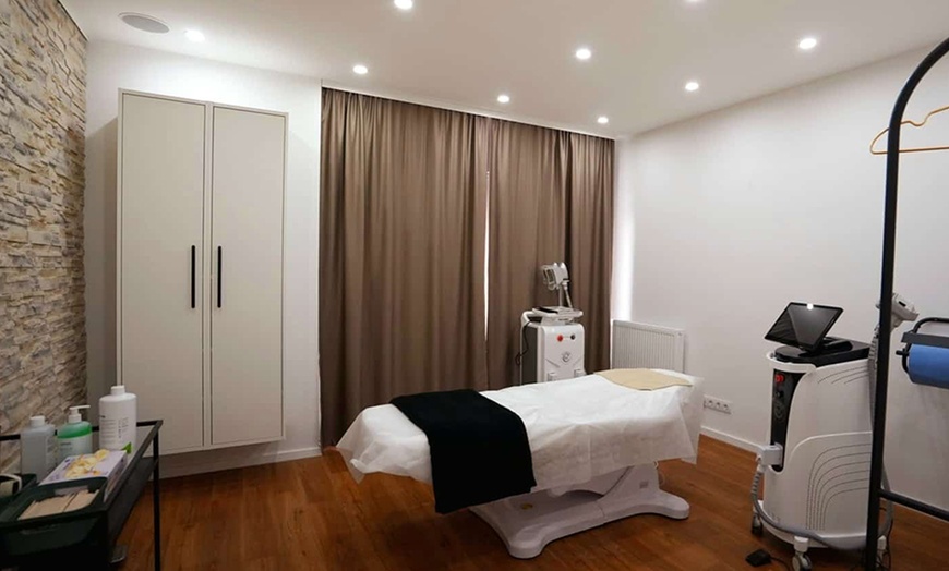 Image 2: Natürlich schöne Haut mit Gesichtsbehandlung nach Wahl für 1 Person