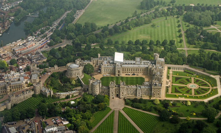 Image 6: Royal Windsor Afternoon Tea Bus Tour | Family Day Out!