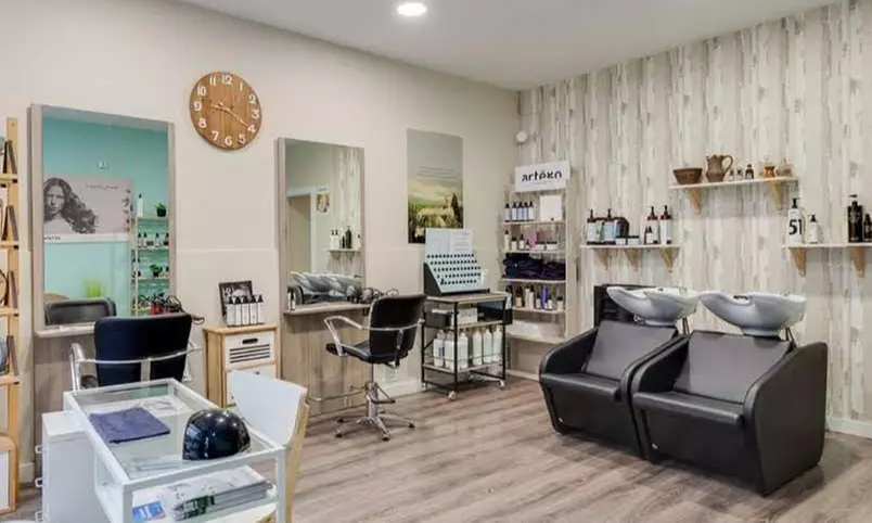 Cuidado capilar: lavado, hidratación, tinte o mechas, corte y secado