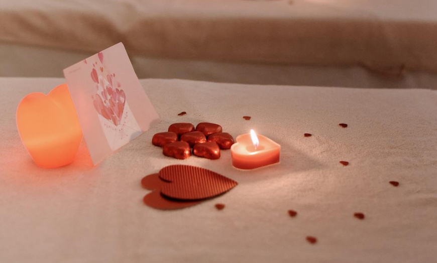 Image 4: Masaje relajante en pareja o ritual con exfoliación, velas y brindis