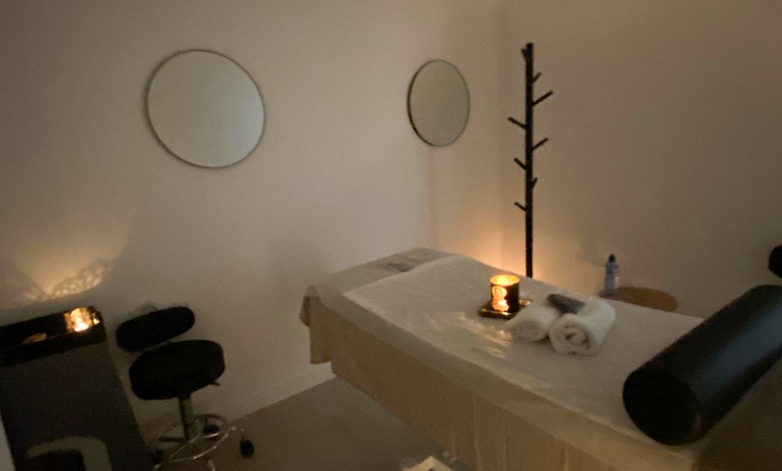 Image 2: Masaje corporal con técnica a elgir de 45, 60 o 75 minutos para 1 