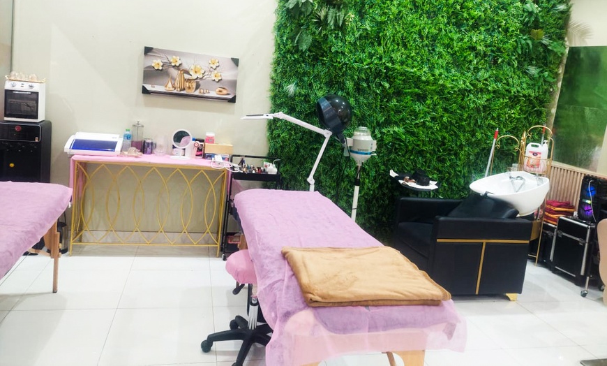 Image 2: Hairwash, Haircut or Hairspa with Cut & Blowdry with Optional Services