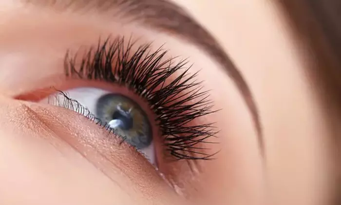Get One Full Set of Classic, Hybrid, or Volume Eyelash Extensions