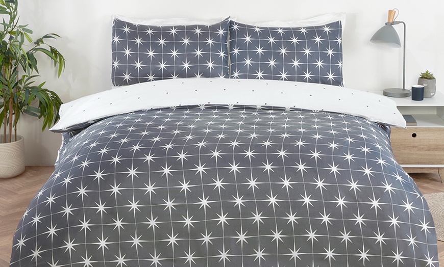 Image 5: Four-Piece Complete Duvet Set including Fitted Sheet