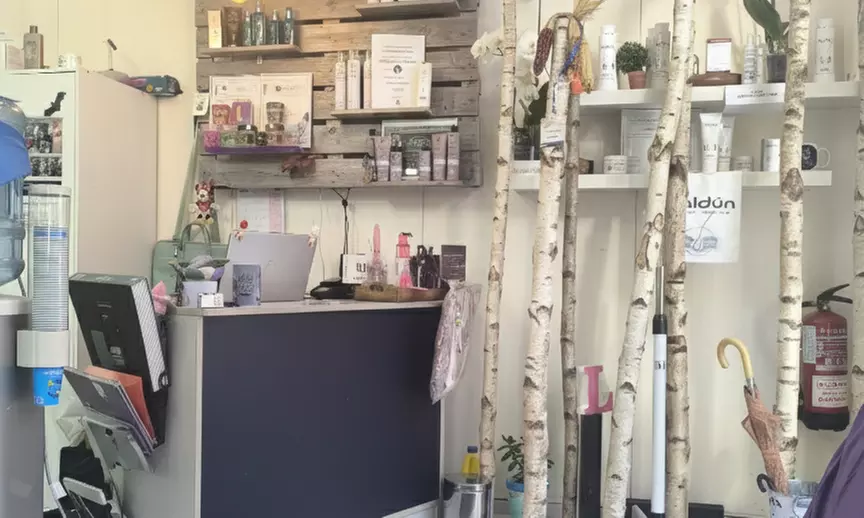 Sesión de manicura y/o pedicura con esmalte tradicional para 1 persona