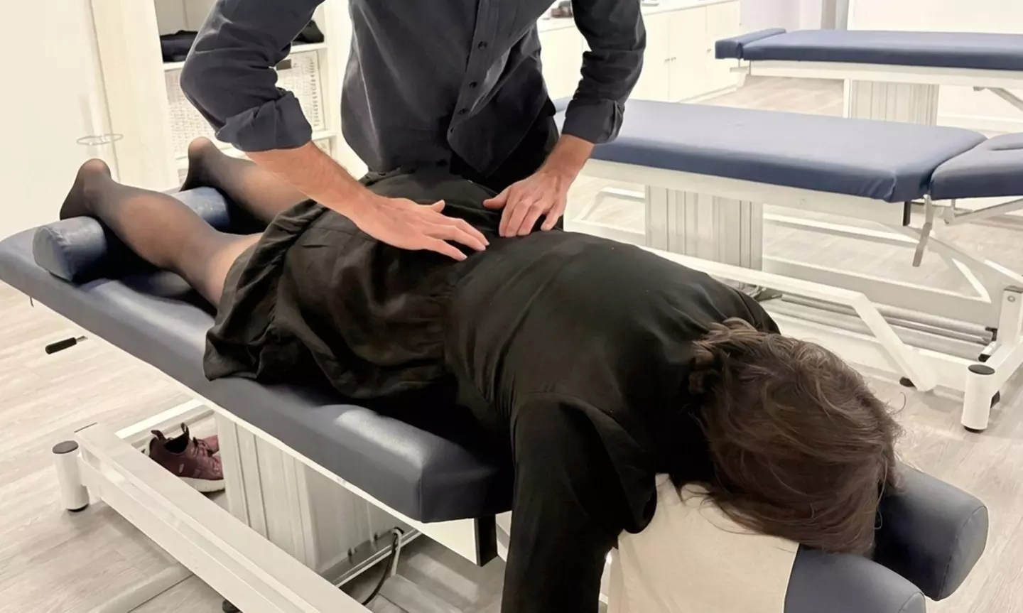 Examen postural y ajuste quiropráctico con termografía