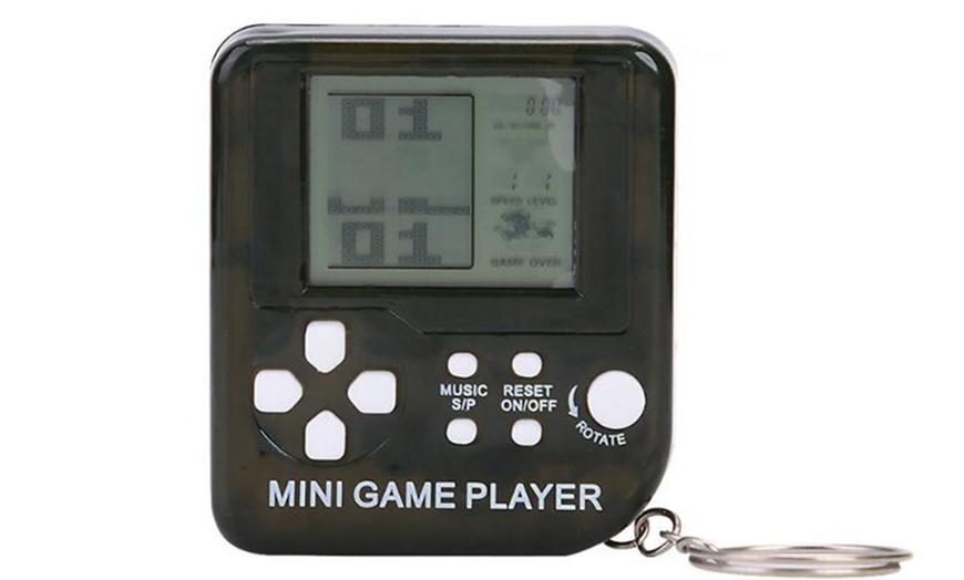 Image 2: Retro-Style Game Keychain