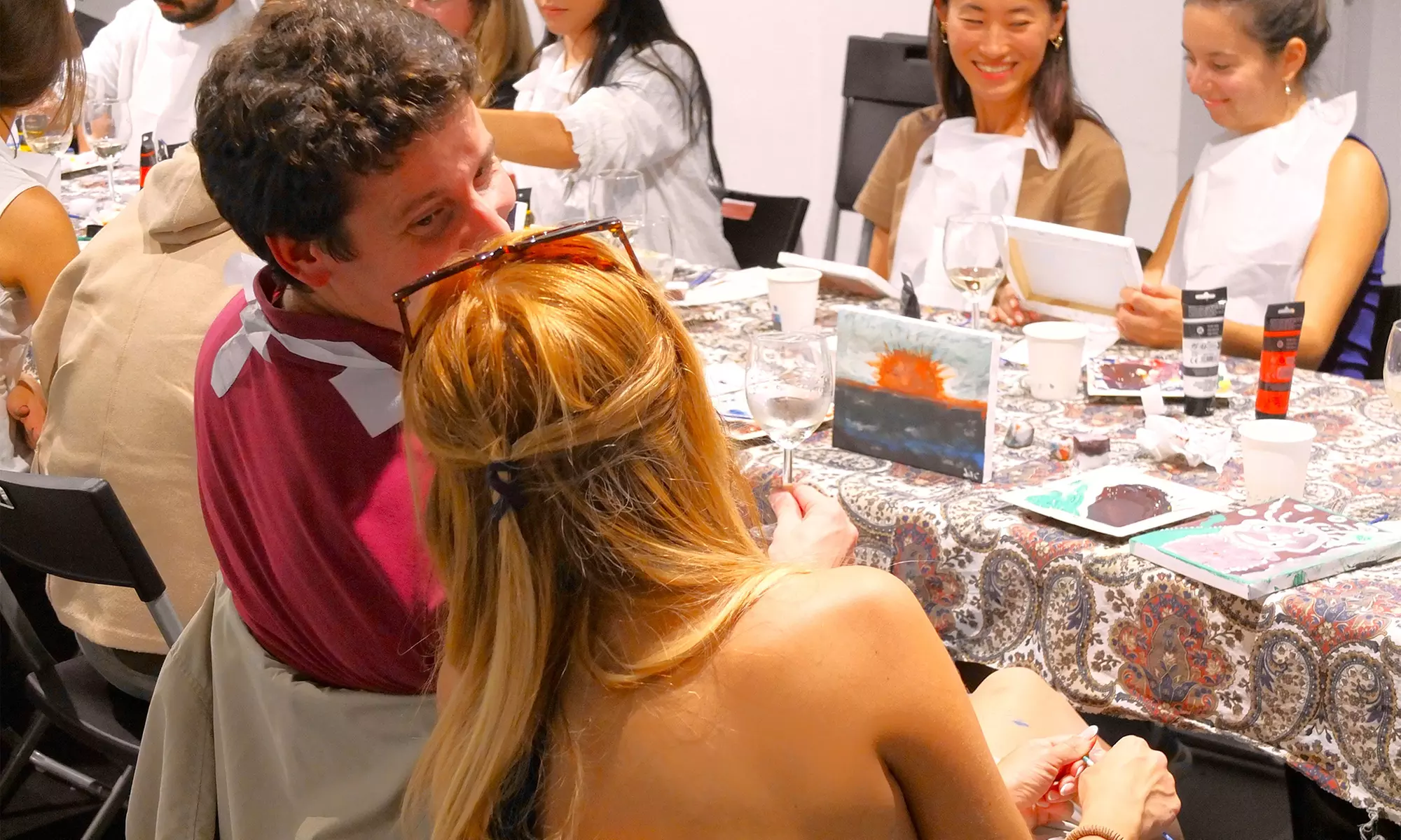 Taller de pintura introspectiva con vino para hasta 4 personas