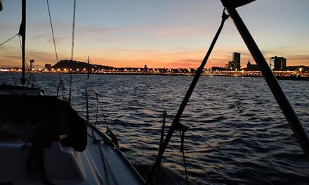 2 horas de paseo en barco de 2 a 11 personas por la costa de Barcelona - Sailingislands
