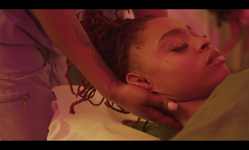 Image 7: 60 Minute Swedish or Therapeutic Massage with Aromatherapy, Hot Towels