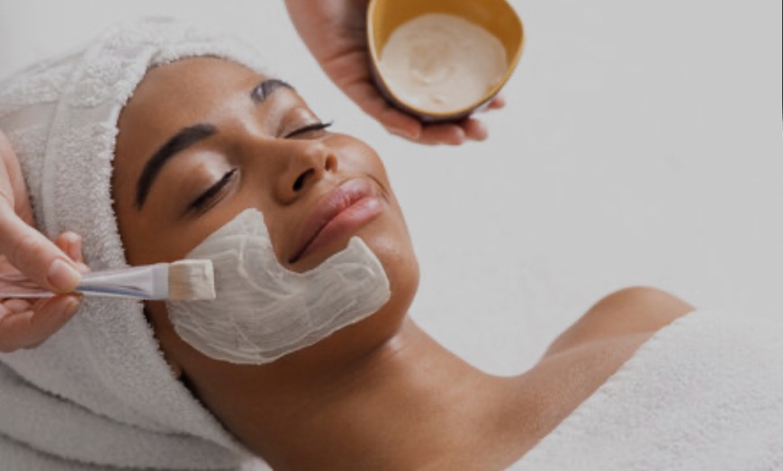 Image 8: 30-Minute Body Scrub w/ Optional Signature or Deluxe Hydrating Facial