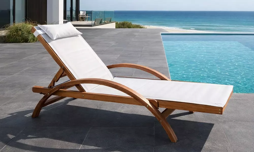 Transat en bois et toile avec accoudoirs et têtière ajustable Kocoon