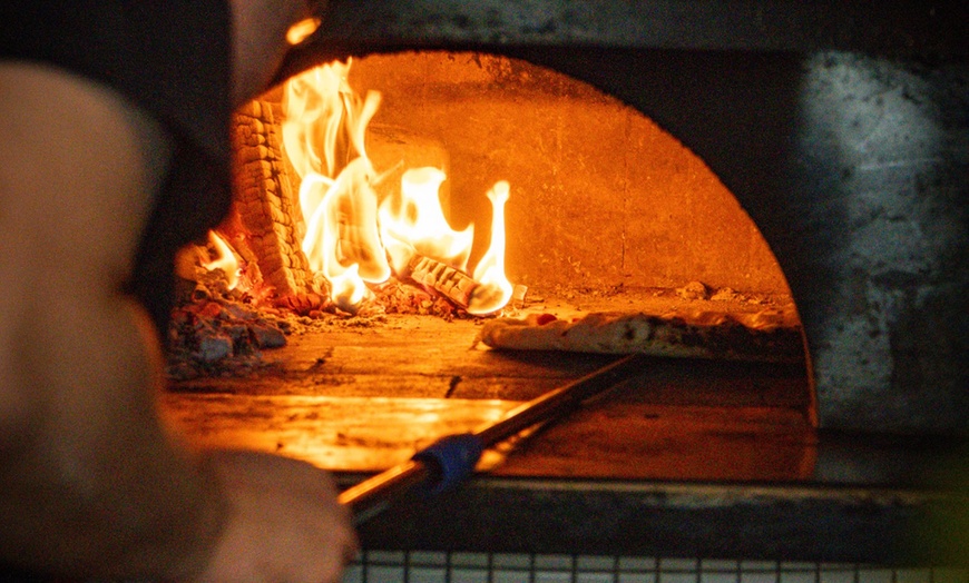 Image 7: Włoska pizza w wersji klasycznej lub premium oraz napój do wyboru