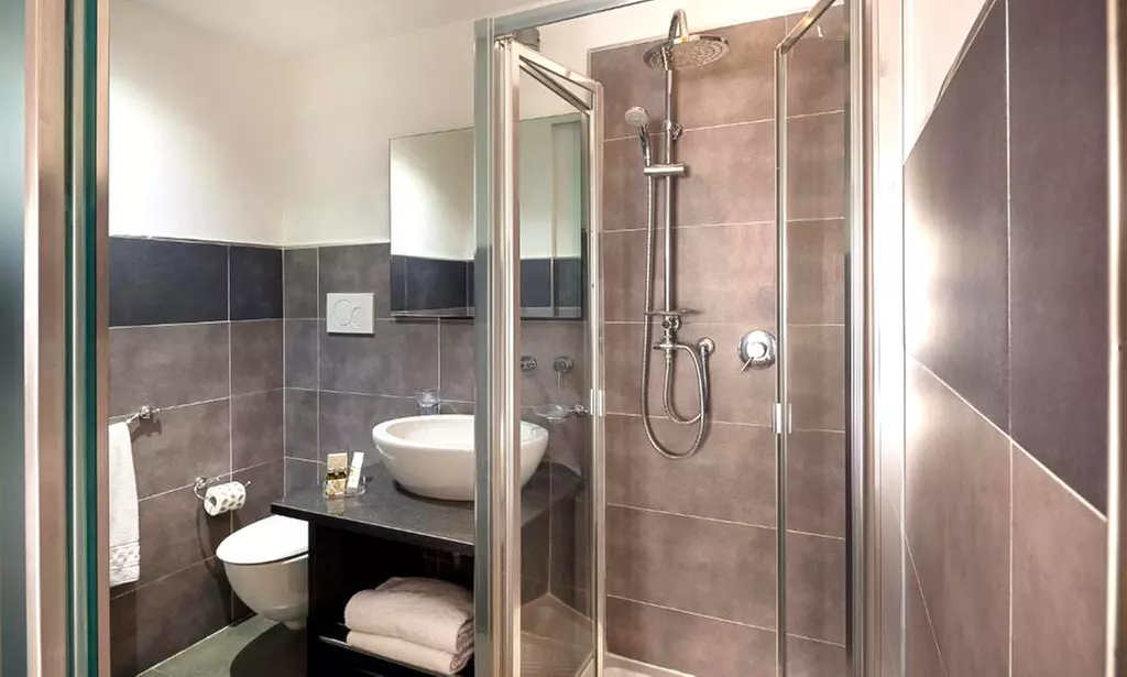 Siena 4*: camera Classic con colazione o mezza pensione, Spa e drink