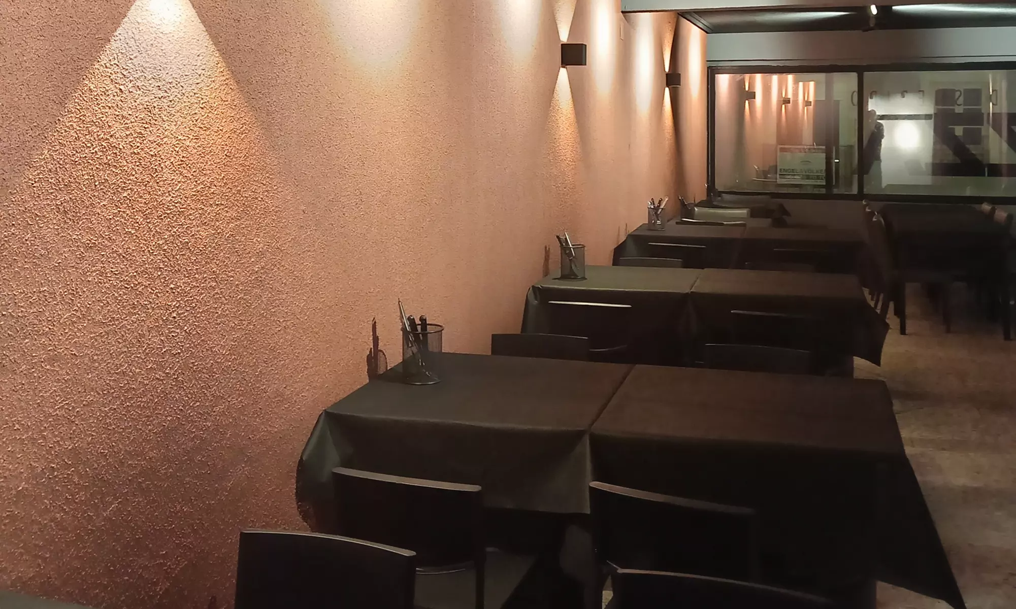 2 o 4 pizzas para llevar o consumir en el local, con opción a bebidas