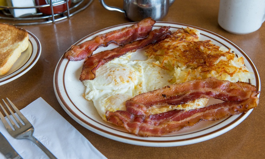 Image 16: Get $30 or $50 to Spend on Food and Drink at Canter's Deli