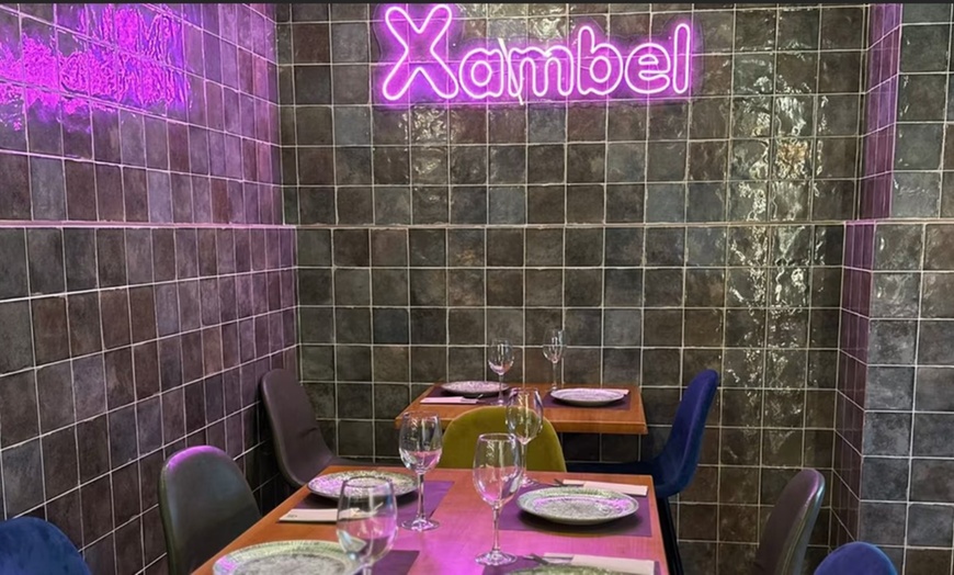 Image 8: Menú para 2 o 4 con entrantes, principales, postres y bebidas 