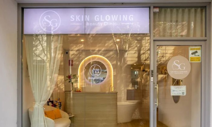 Image 6: Glow Up: 60 or 90-Minutes Aqua Pure or PAYOT Paris Facials 