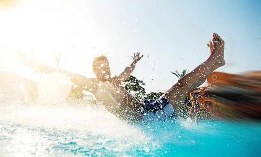 Image 19: Parque acuático Wow: entrada para niño o adulto, junto al C.C. Bonaire