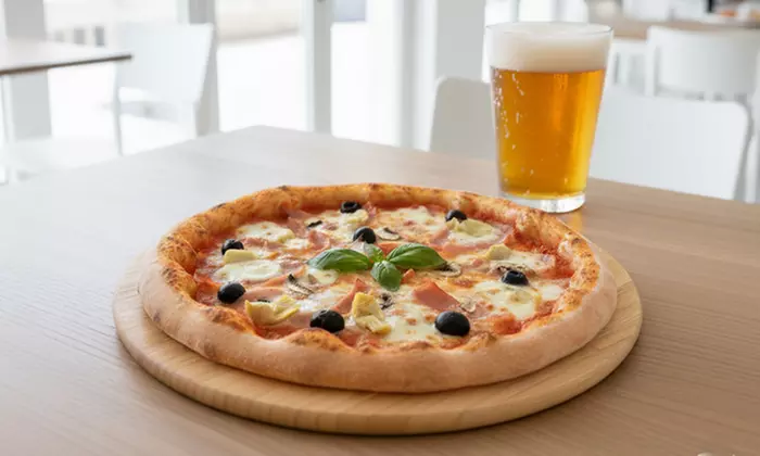 Menú de pizza fast o completo con bebida y opción a postre para 1, 2 o 4 personas, con hasta un 53% menos - Primary Image