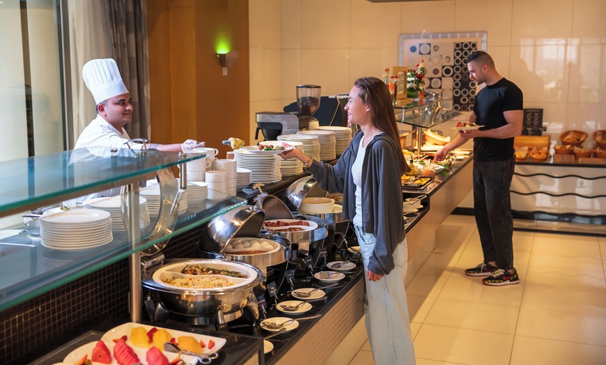 Image 11: Abu Dhabi: 1 Night Hotel Stay with Breakfast or Half Board