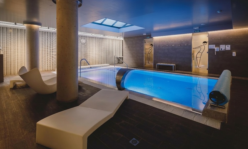 Image 1: Circuito de spa de 75 minutos para 2 personas en alojamiento de 4*