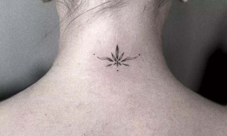 Tatuaż cienką kreską – kobiece motywy kwiatowe w wybranym rozmiarze