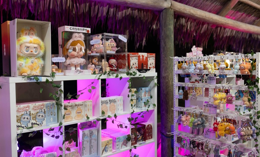 Image 8: Explore Dazzling Light Displays at The Night Garden in Miami