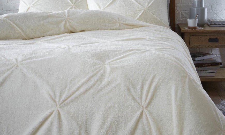 Image 16: Gaveno Cavailia Teddy Chiswick Duvet Cover Set or Teddy Fitted Sheets