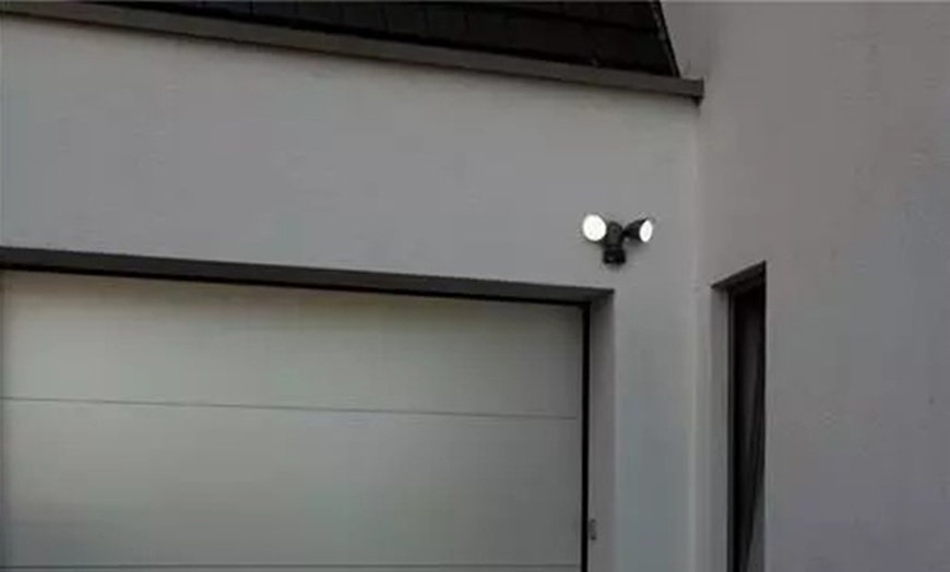 Image 3: 19W LED Floodlight WIFI Security Light
