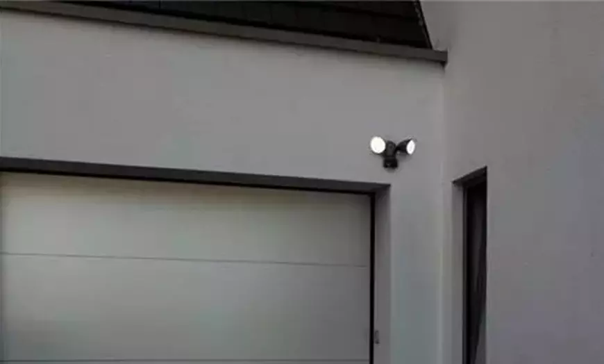 Image 3: 19W LED Floodlight WIFI Security Light

